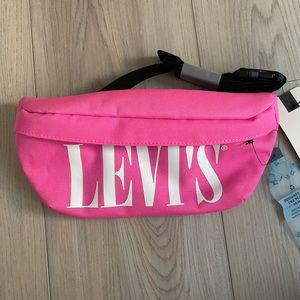 Levi’s Vinyl Crossbody Bag in Barbie Pink! Brand New/never used, with tags)